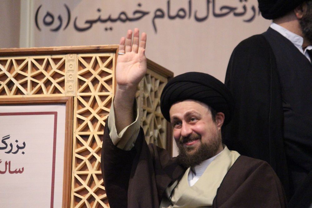 استقبال شدید از آیت الله سیدحسن خمینی در گرگان / استقبال مردم مانع حرکت اتومبیل «سیدحسن» شد +تصاویر
