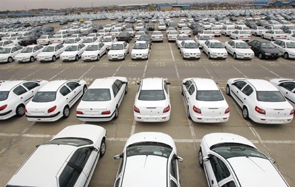 لغو ممنوعیت ترخیص ۱۳ هزار خودروی خارجی از سوی هیات وزیران