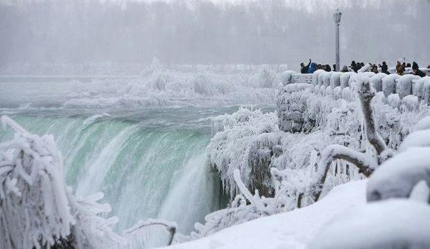 نیاگارا بزرگترین آبشار جهان یخ زد!