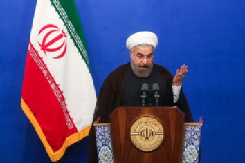 روحانی : متاسفانه برخی که میدان انقلاب و جنگ را ندیده اند به گونه ای از کشور و انقلاب حرف می زنند که انسان را دچار شگفتی می کنند
