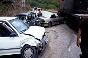 ۳ کشته و ۳ زخمی در تصادف پراید و کامیون در جاده هراز