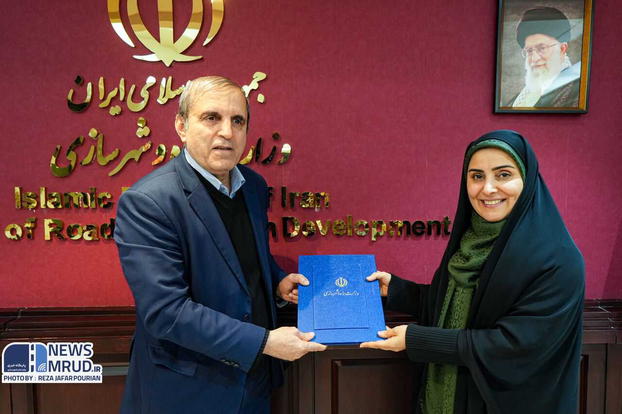 طی حکمی از سوی فرزانه صادق، وزیر راه و شهرسازی: علی‌اصغر یوسف‌نژاد معاون حقوقی، امور مجلس و استان‌های وزیر راه و شهرسازی شد